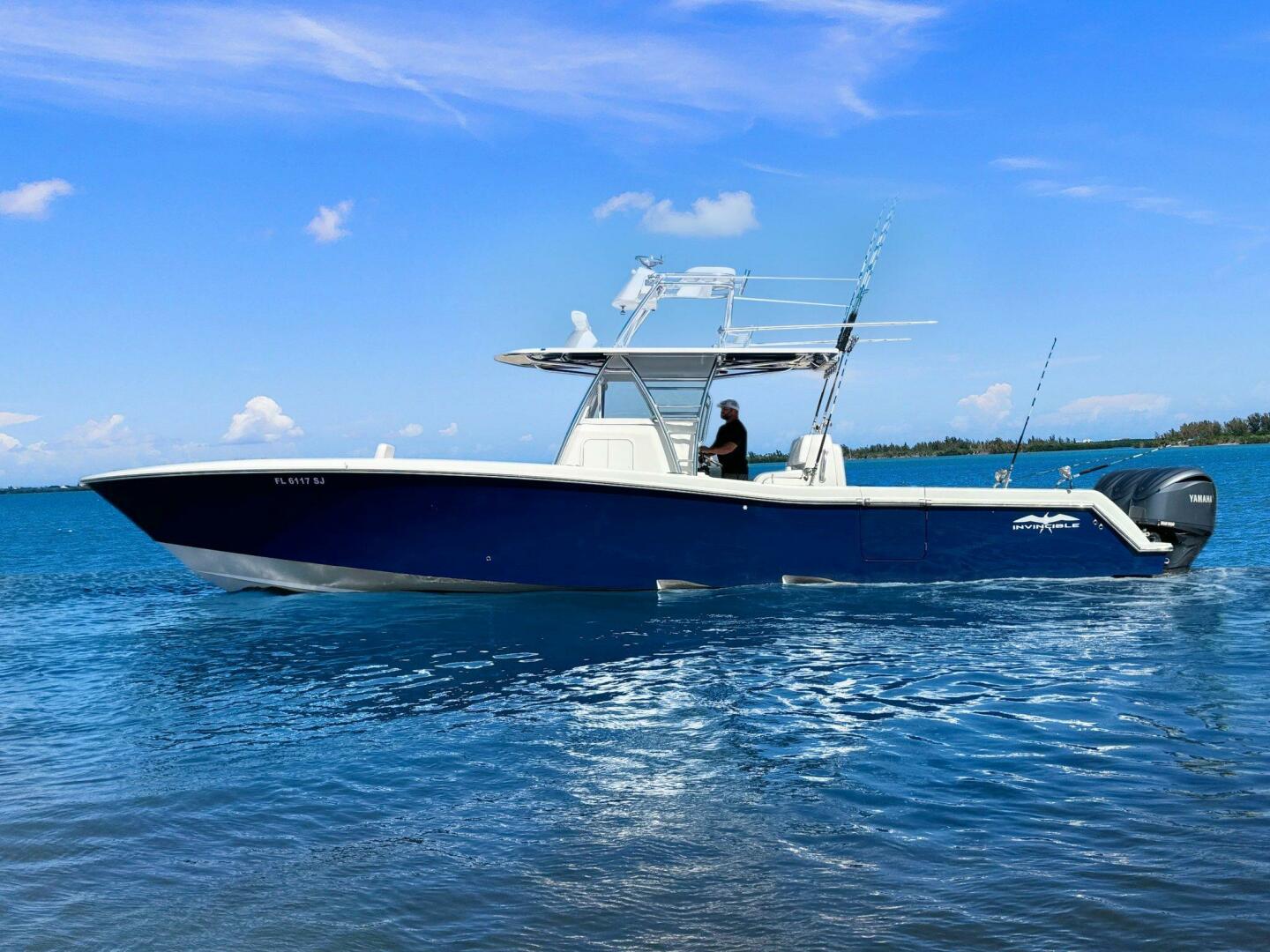 Slide: The Image of 2015 39 Invincible Center Console - Profile - 4389833