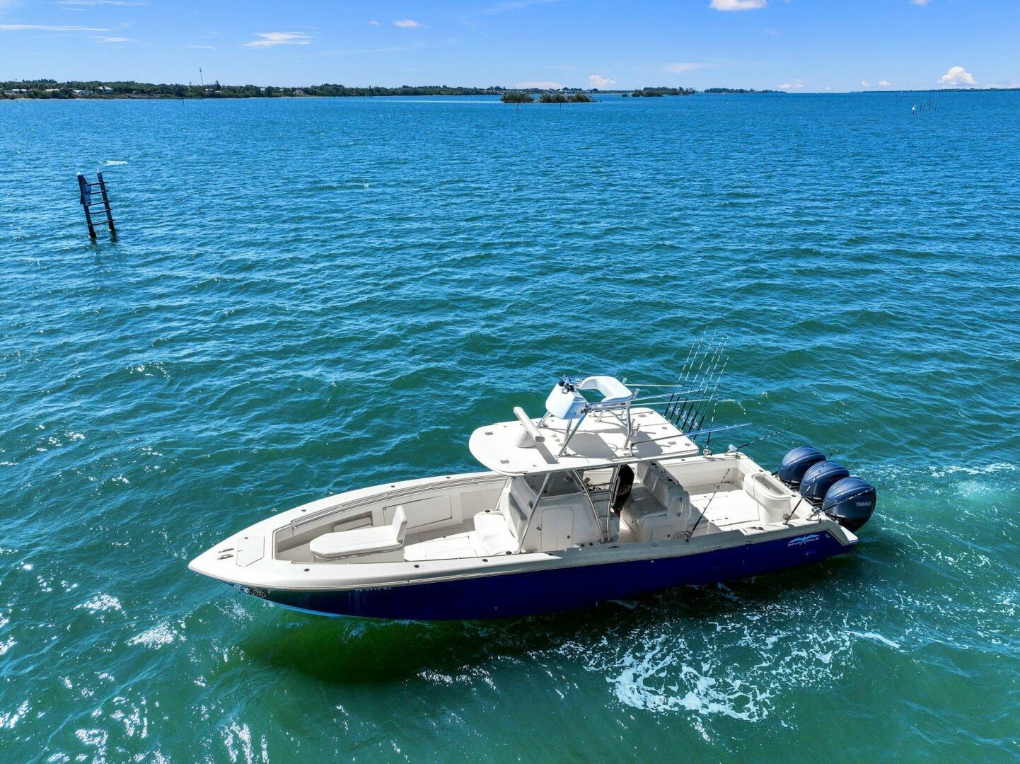 Slide: The Image of 2015 39 Invincible Center Console - Profile - 4389850