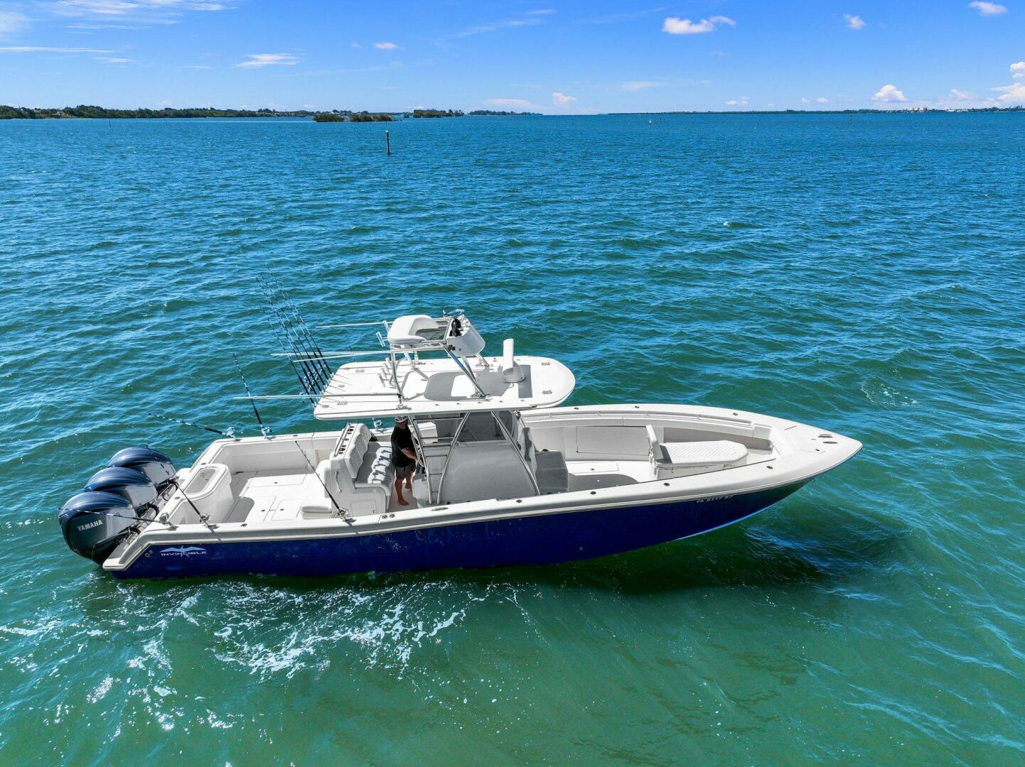 Slide: The Image of 2015 39 Invincible Center Console - Profile - 4389863