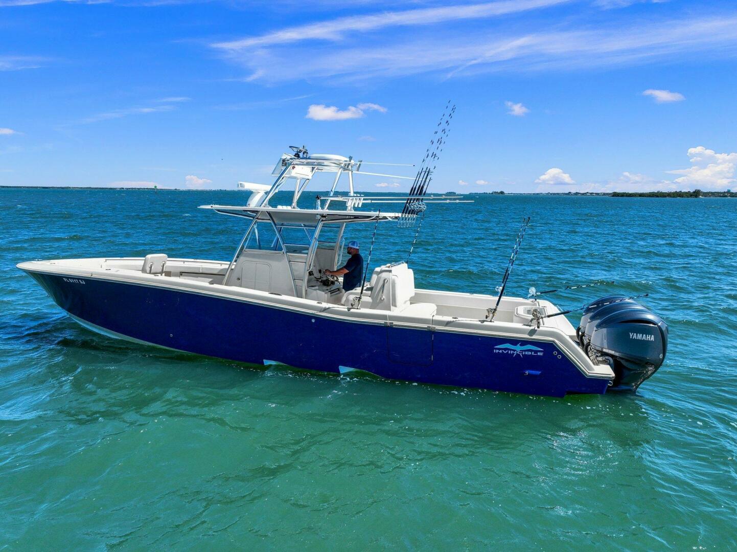 Slide: The Image of 2015 39 Invincible Center Console - Profile - 4389882