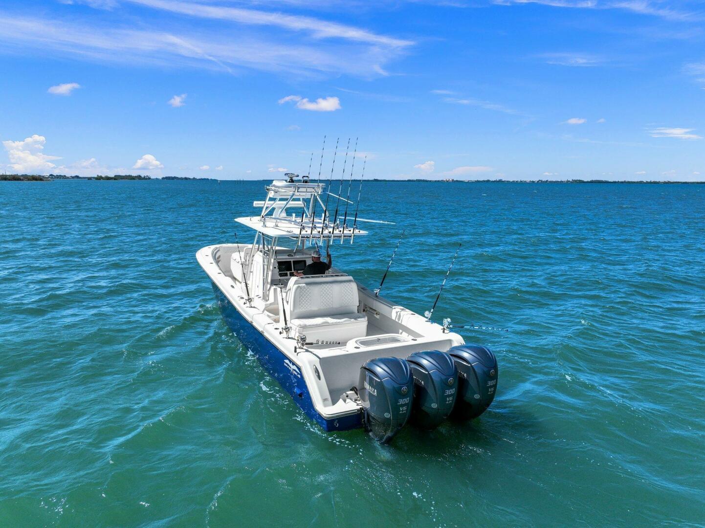 Slide: The Image of 2015 39 Invincible Center Console - Profile - 4389884