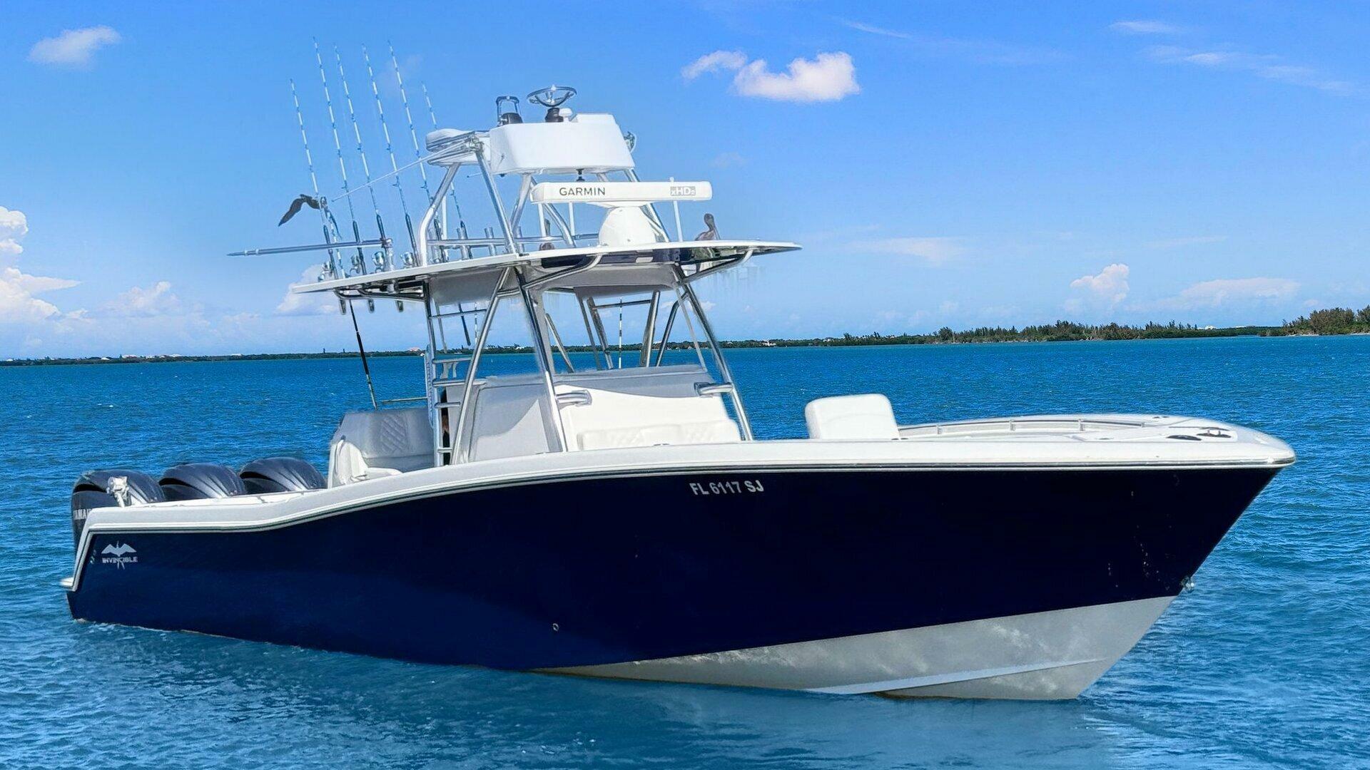 Slide: The Image of 2015 39 Invincible Center Console - Profile - 4389560