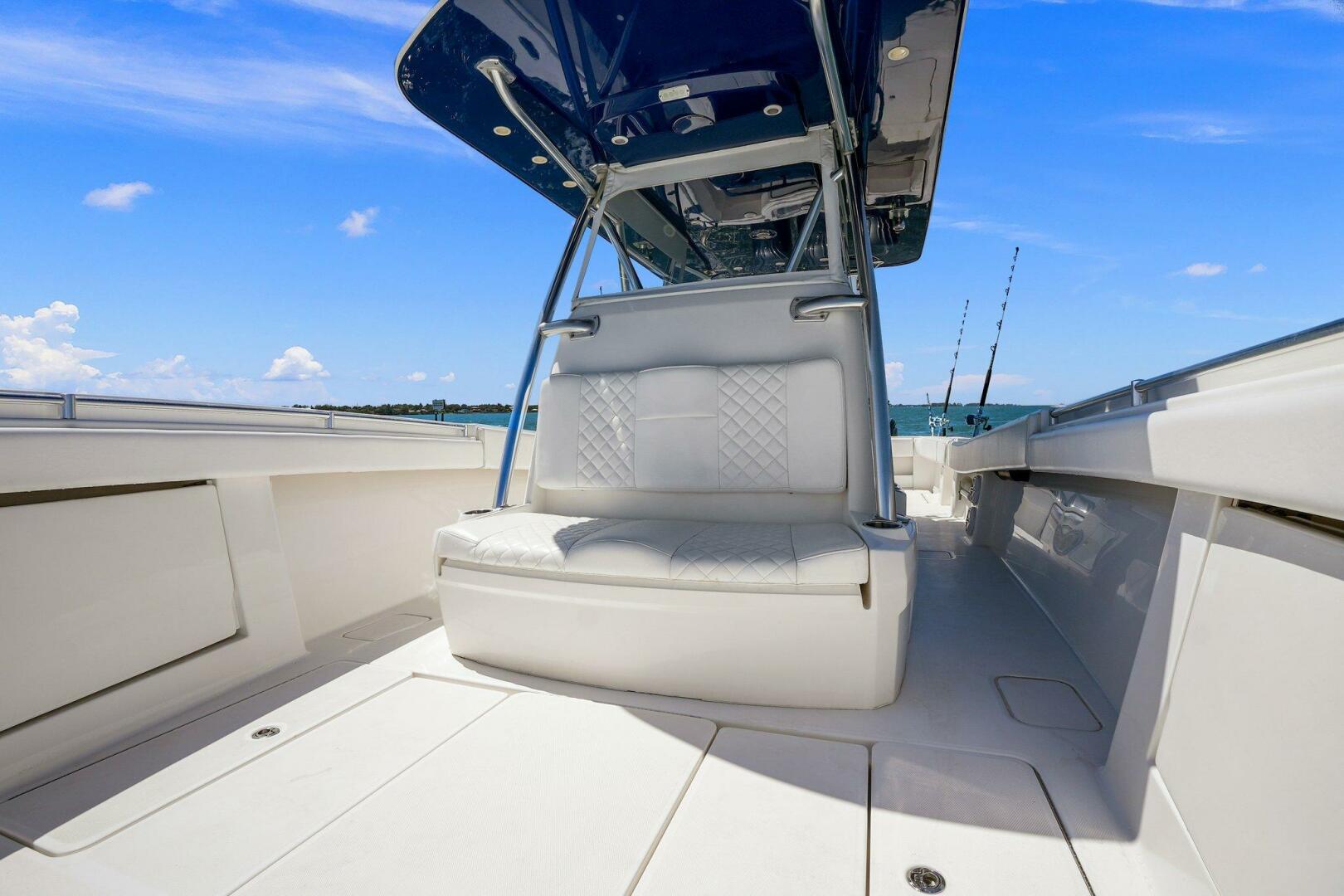 Slide: The Image of 2015 39 Invincible Center Console - Cockpit - 4389722