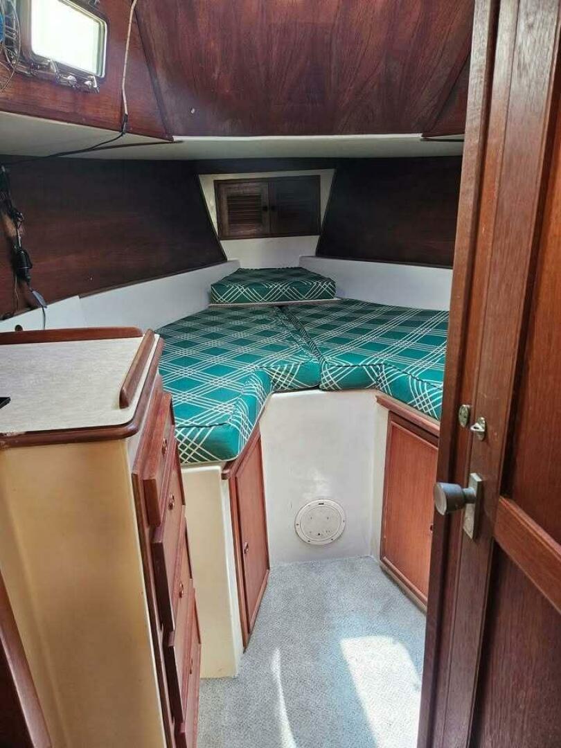Slide: The Image of V Berth - 5029772
