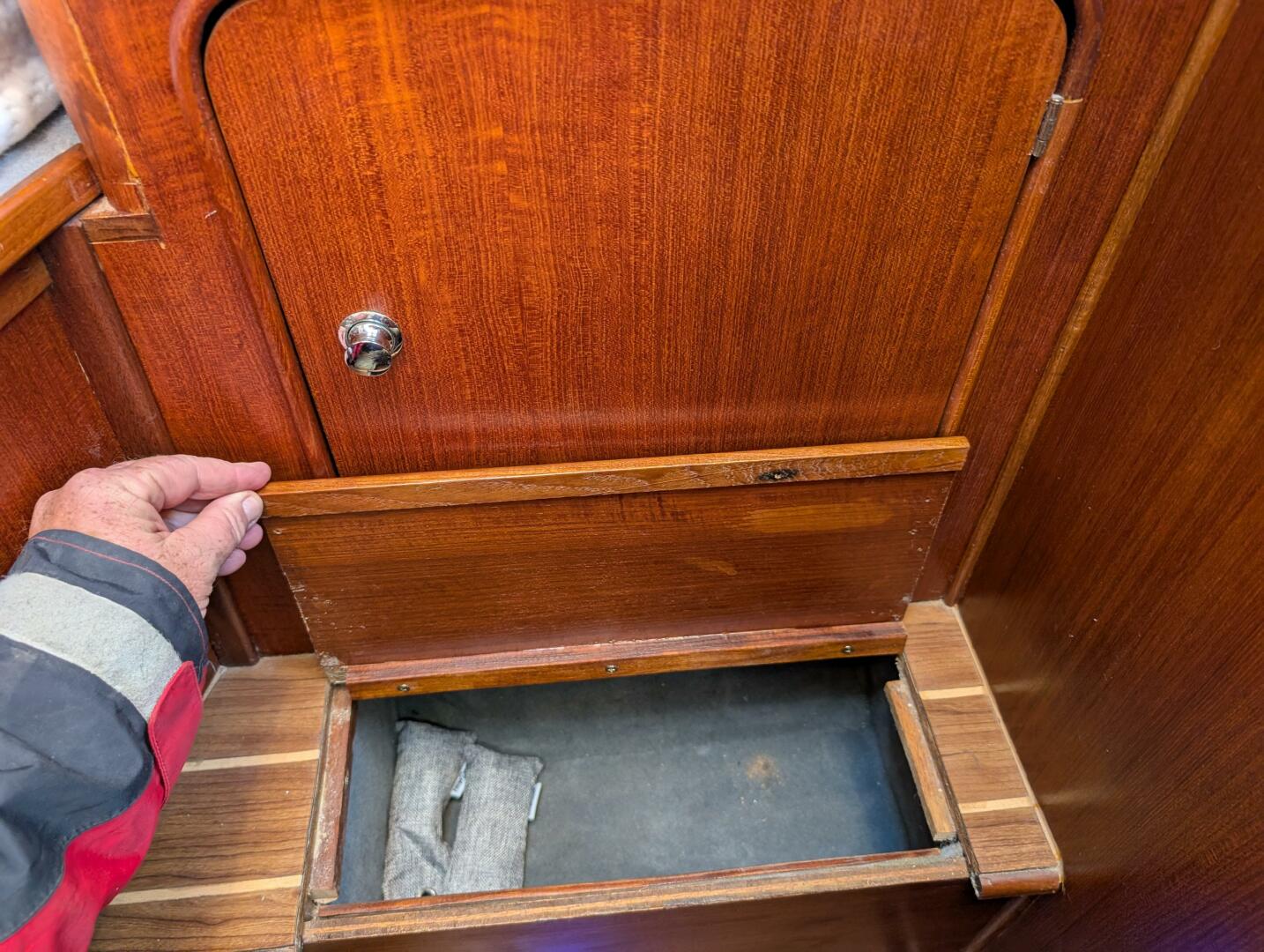 Slide: The Image of V18 - 5166960