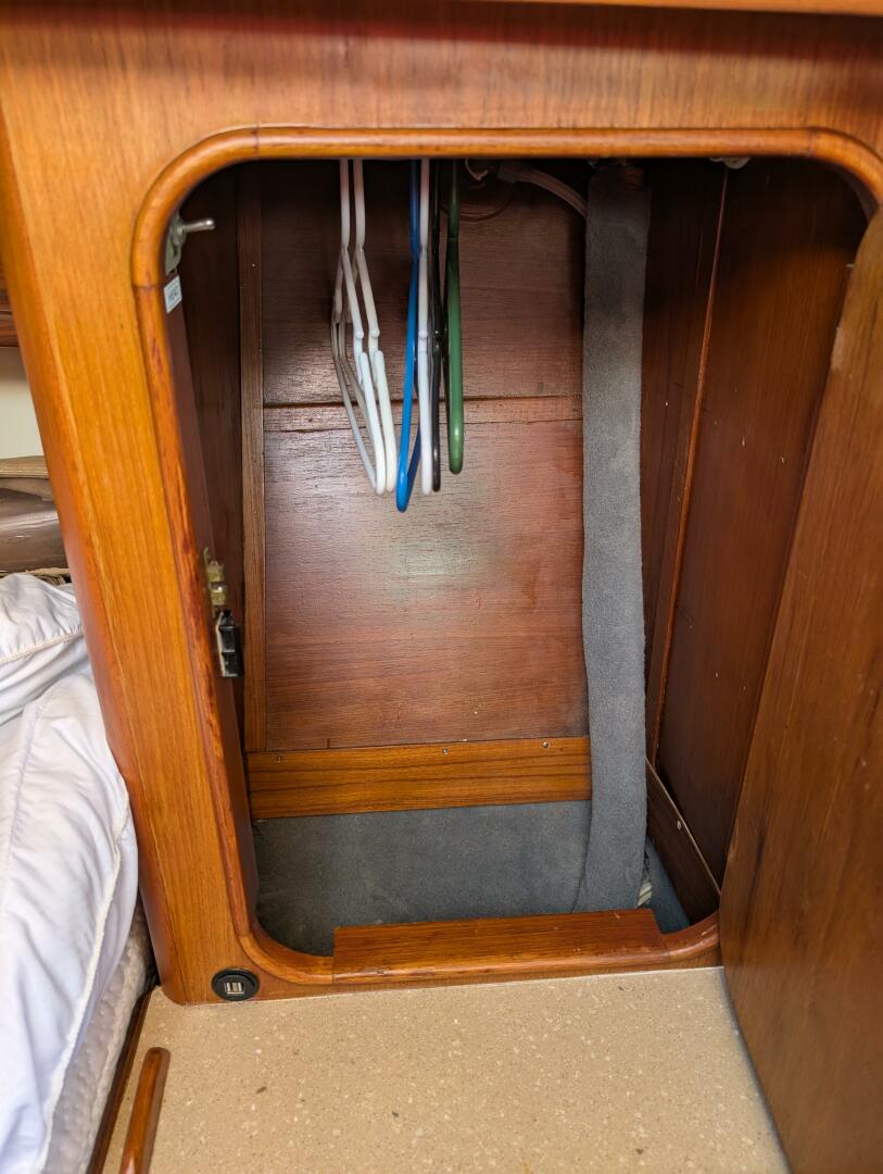 Slide: The Image of V19 - 5166961