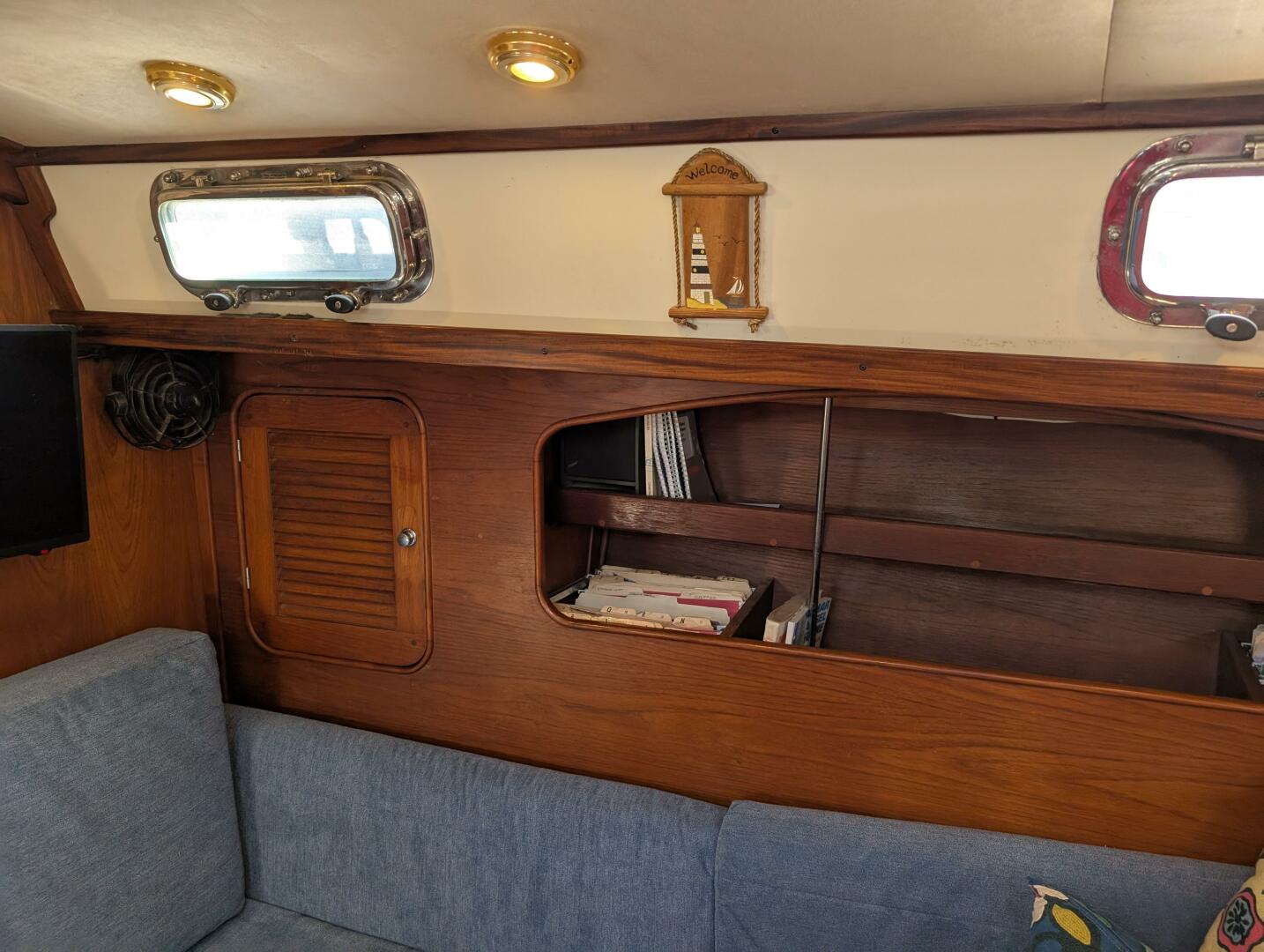 Slide: The Image of V30 - 5166972