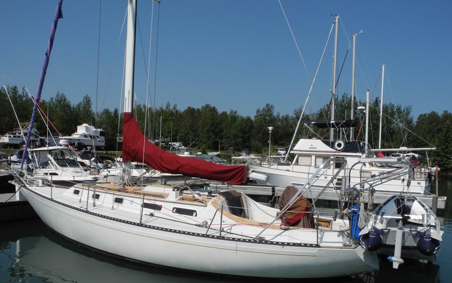 Slide: The Image of Islander 36 1975 - 4213794