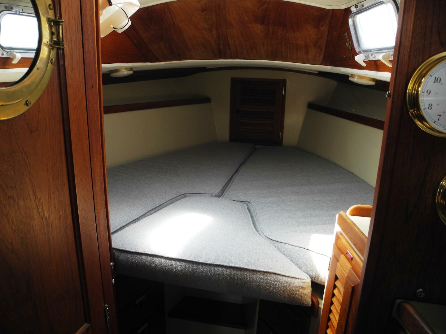 Slide: The Image of Islander 36 1975 - 4213805