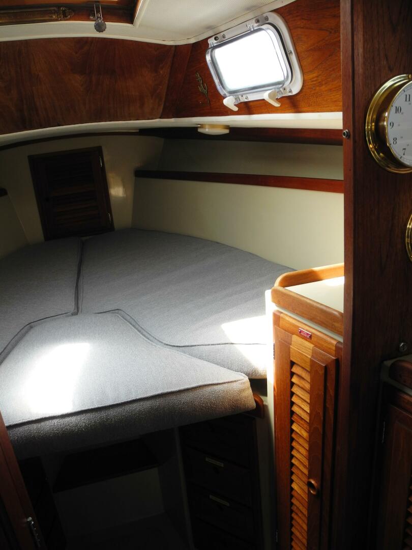 Slide: The Image of Islander 36 1975 - 4213806