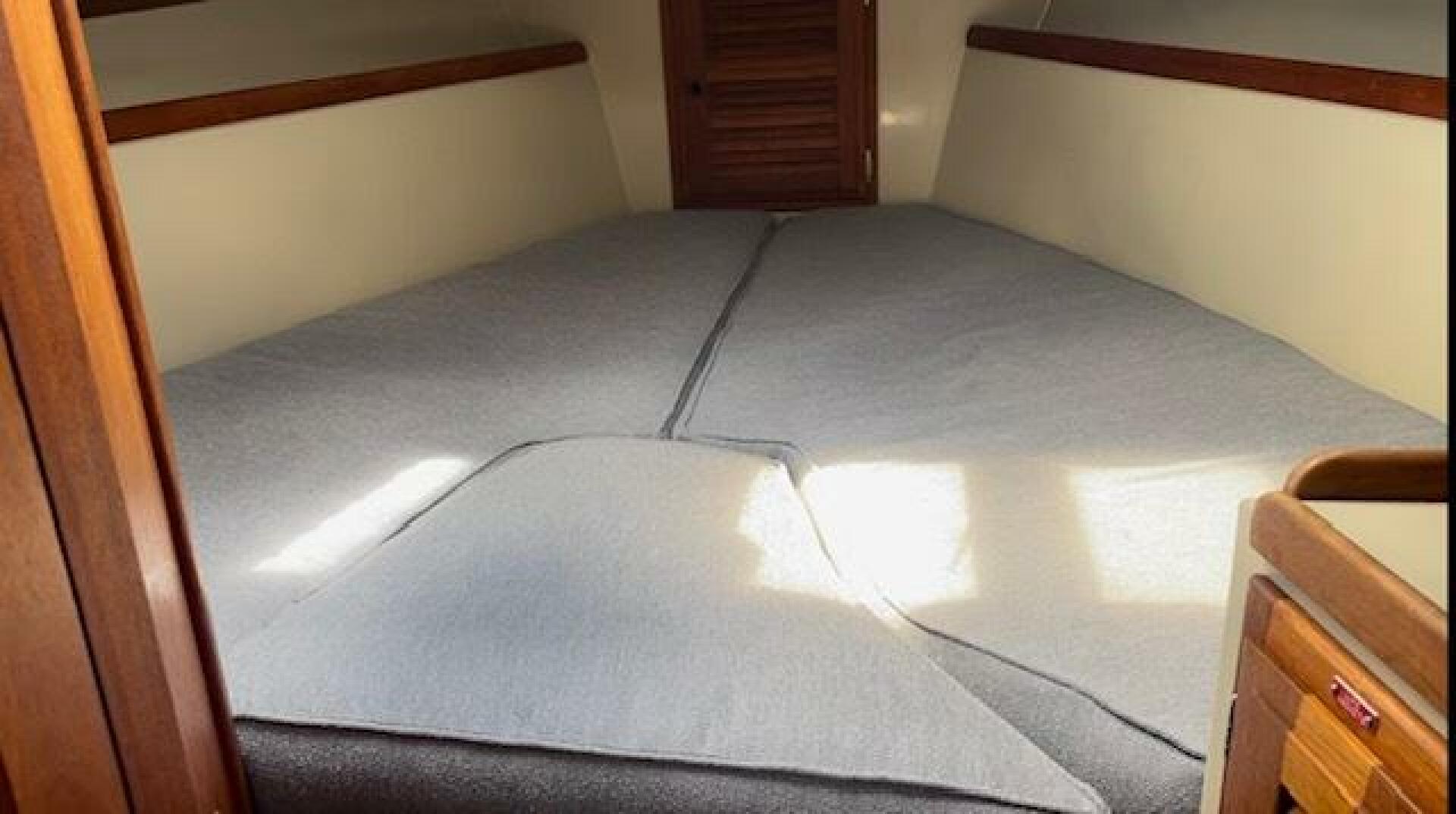 Slide: The Image of Islander 36 1975 - 4213834