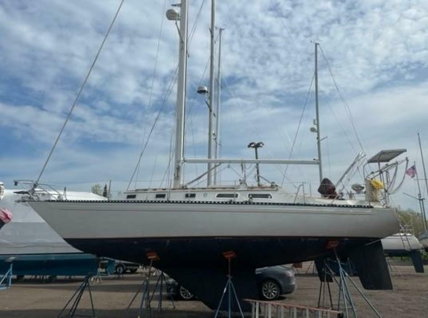 Slide: The Image of Islander 36 1975 - 4213835