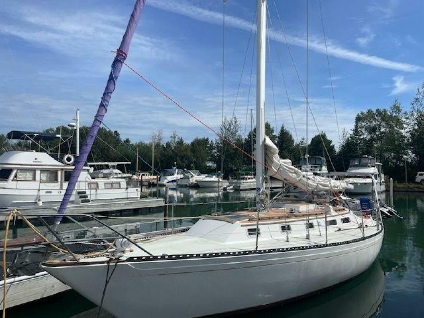 Slide: The Image of Islander 36 1975 - 4213842