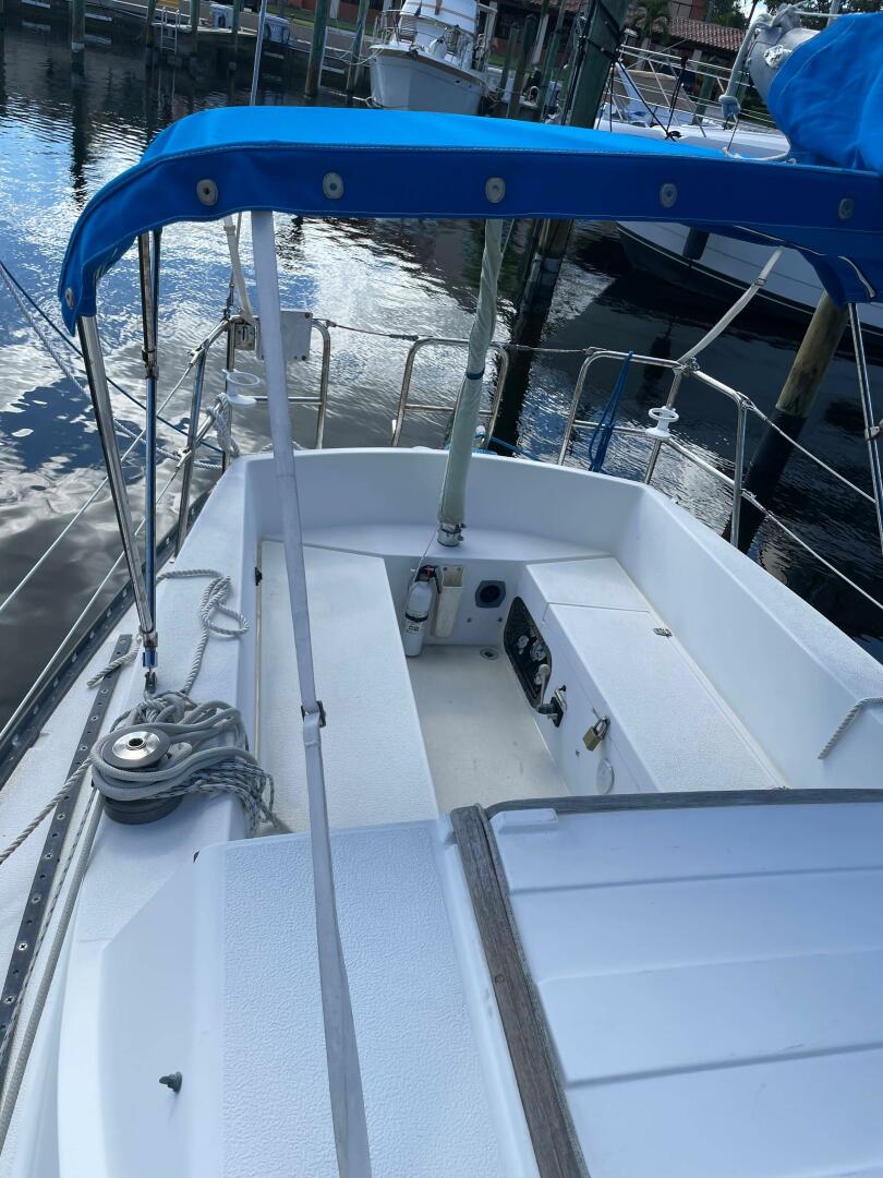 Slide: The Image of Islander Islander 28 1991 - 4643101