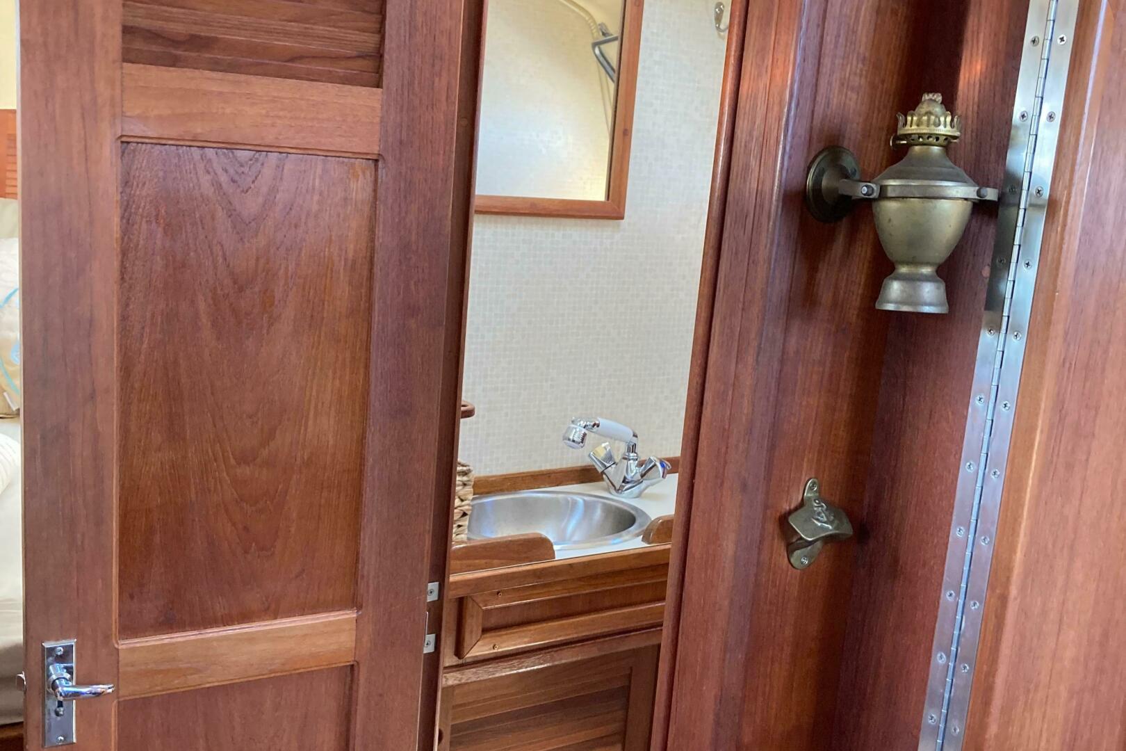 Slide: The Image of Island Packet 27 1990 - 5478964