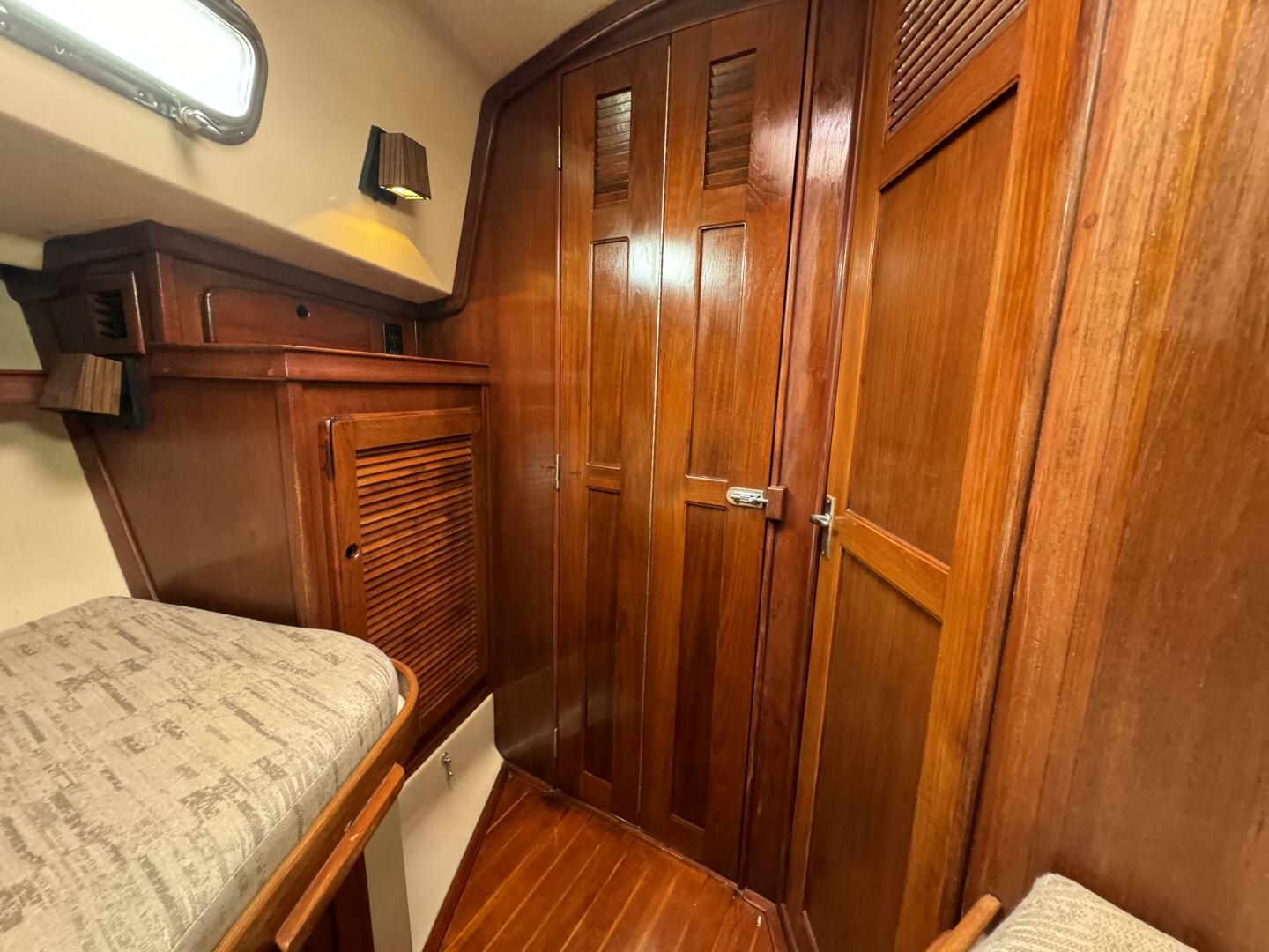 Slide: The Image of Island Packet 32 1991 - 5050621