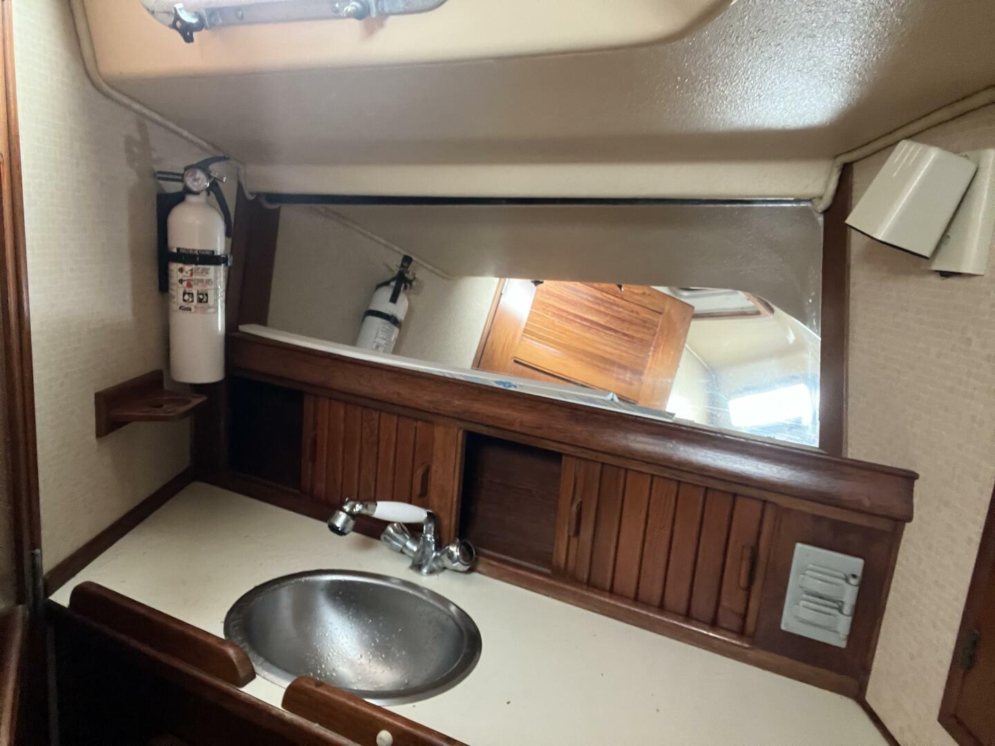 Slide: The Image of Island Packet 38 1986 - 4400447