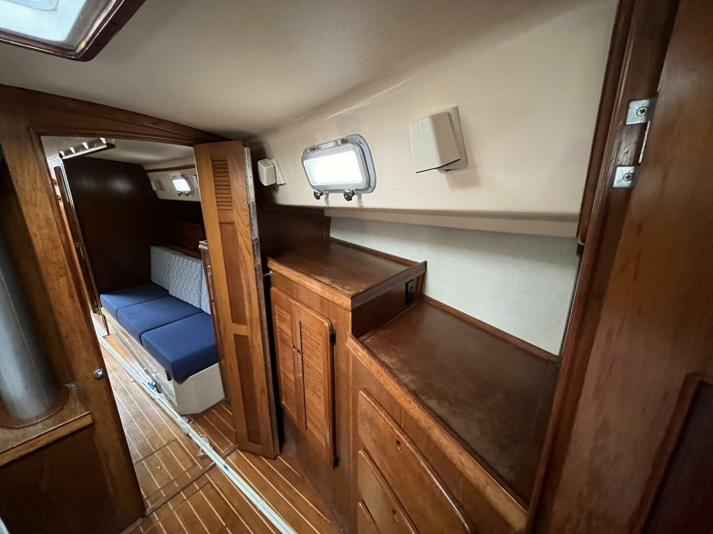 Slide: The Image of Island Packet 38 1986 - 4400461