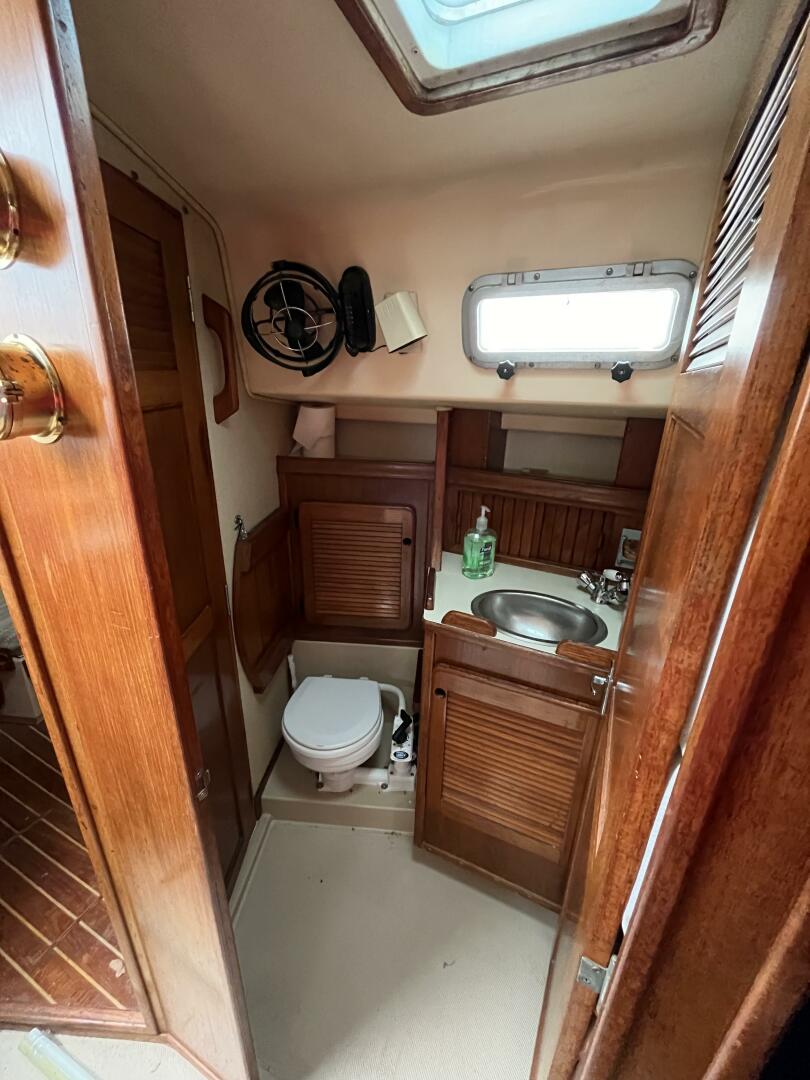 Slide: The Image of Island Packet 38 1986 - 4400462