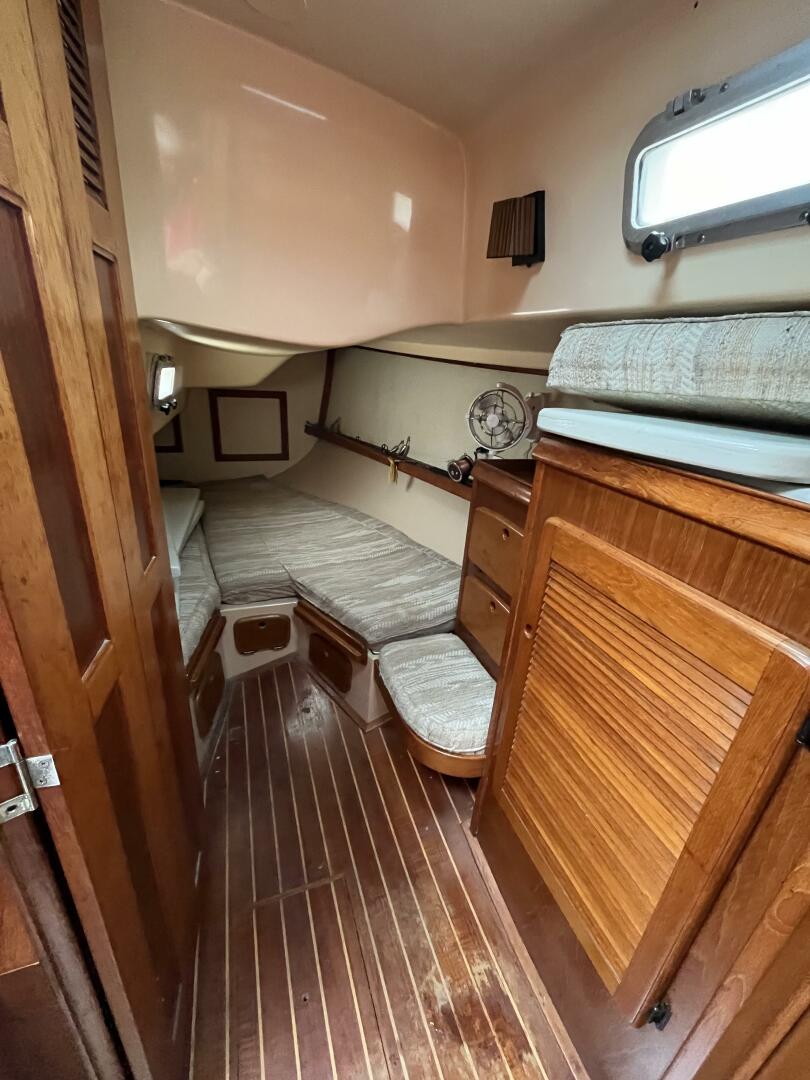 Slide: The Image of Island Packet 38 1986 - 4400463