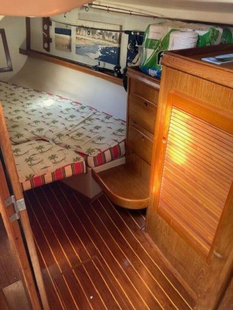 Slide: The Image of Island Packet 38 1987 - 4498362