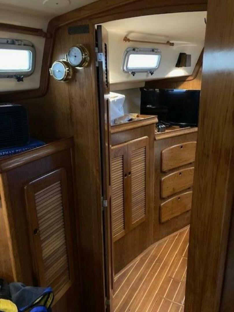 Slide: The Image of Island Packet 38 1987 - 4498365