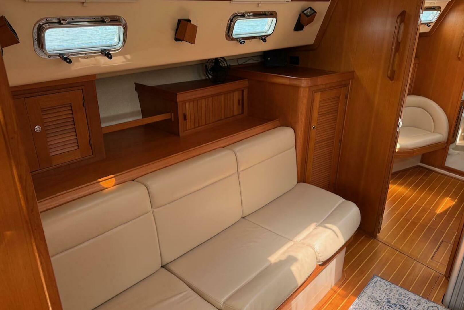 Slide: The Image of Island Packet 420 2002 - 5454997