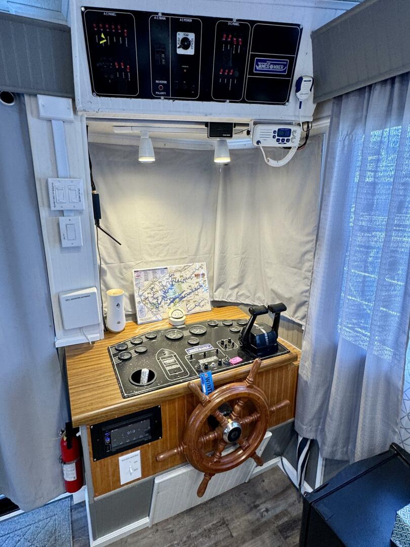 Slide: The Image of Jamestowner 16 x 65 Houseboat with Catwalks 1993 - 5374192
