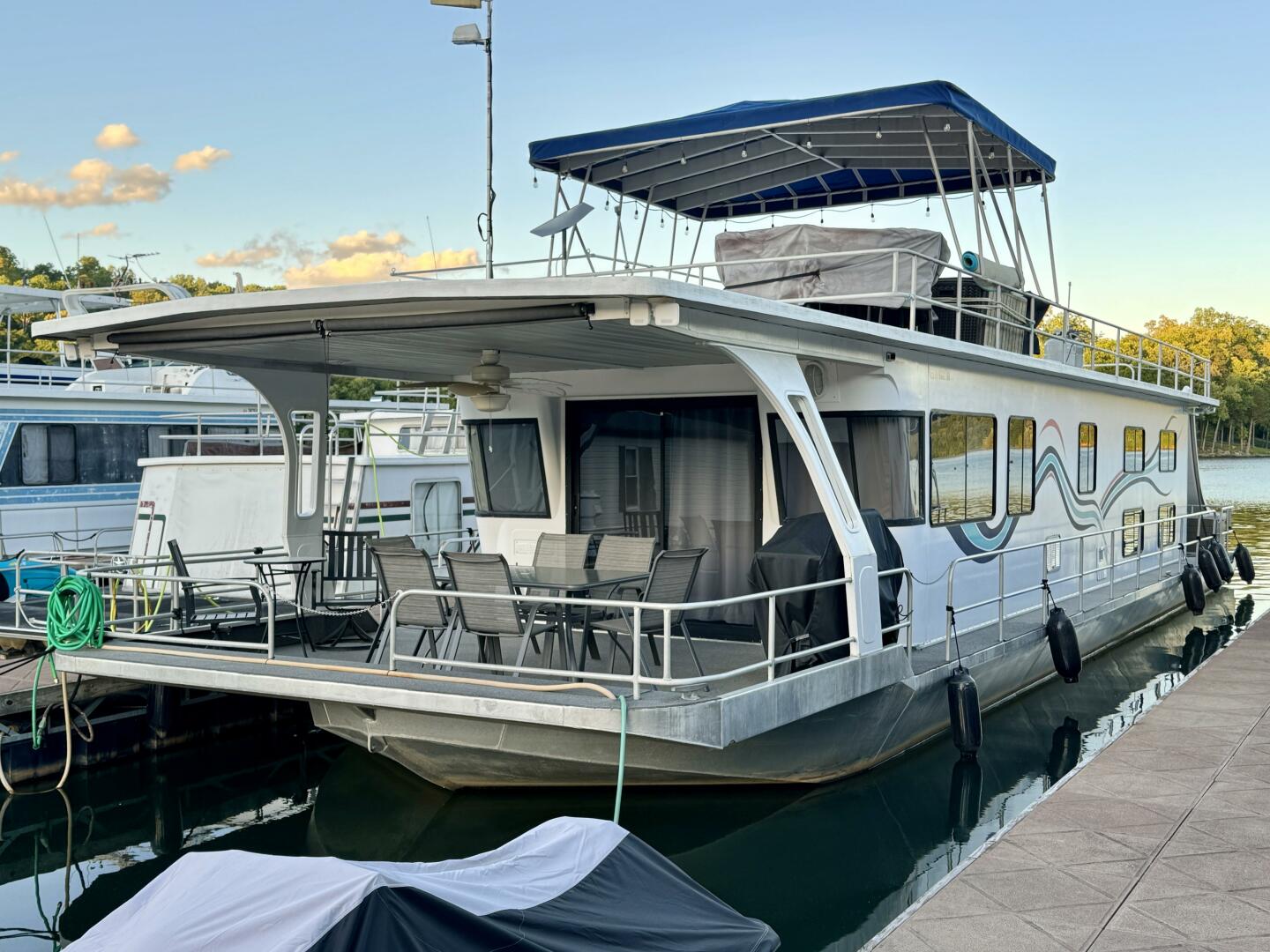Slide: The Image of Jamestowner 16 x 65 Houseboat with Catwalks 1993 - 5374407