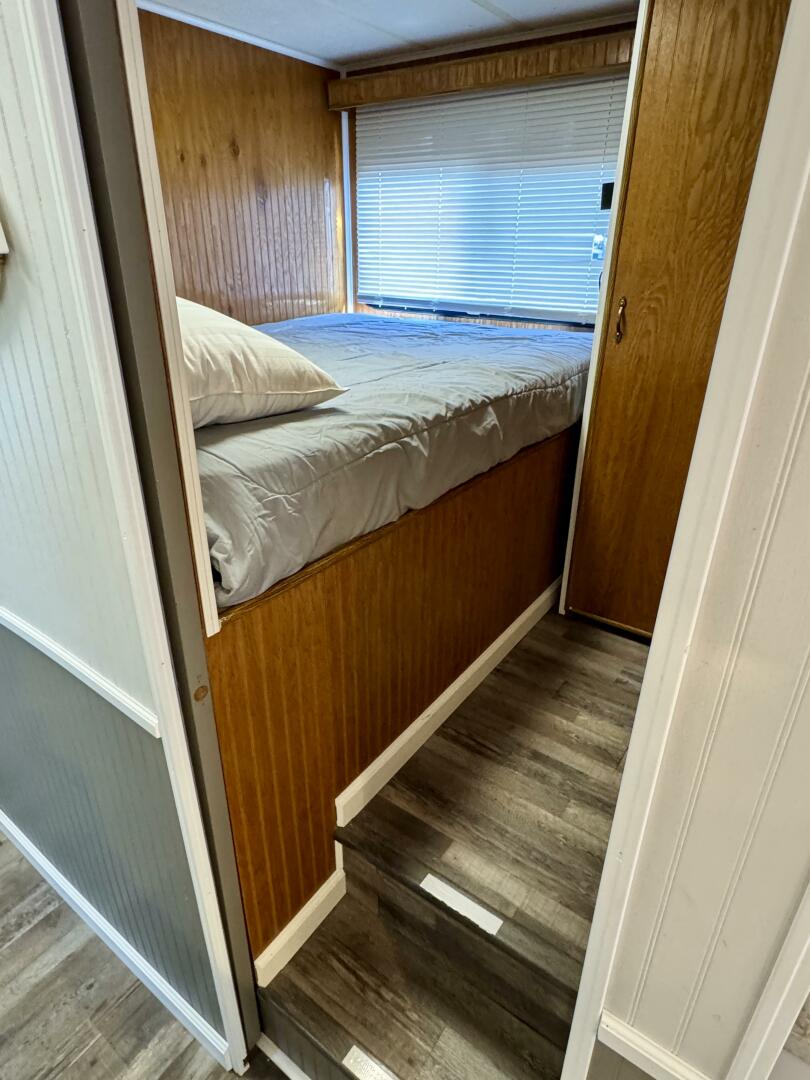 Slide: The Image of Jamestowner 16 x 65 Houseboat with Catwalks 1993 - 5374219