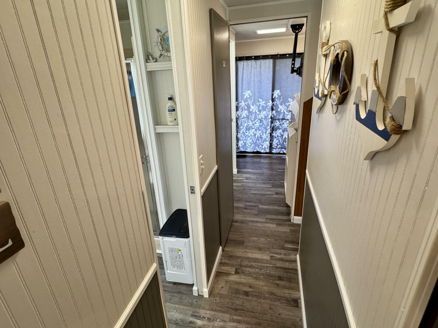 Slide: The Image of Jamestowner 16 x 65 Houseboat with Catwalks 1993 - 5374223