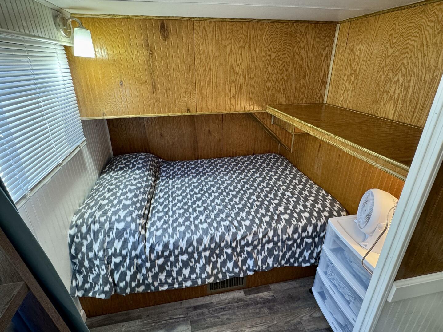 Slide: The Image of Jamestowner 16 x 65 Houseboat with Catwalks 1993 - 5374238