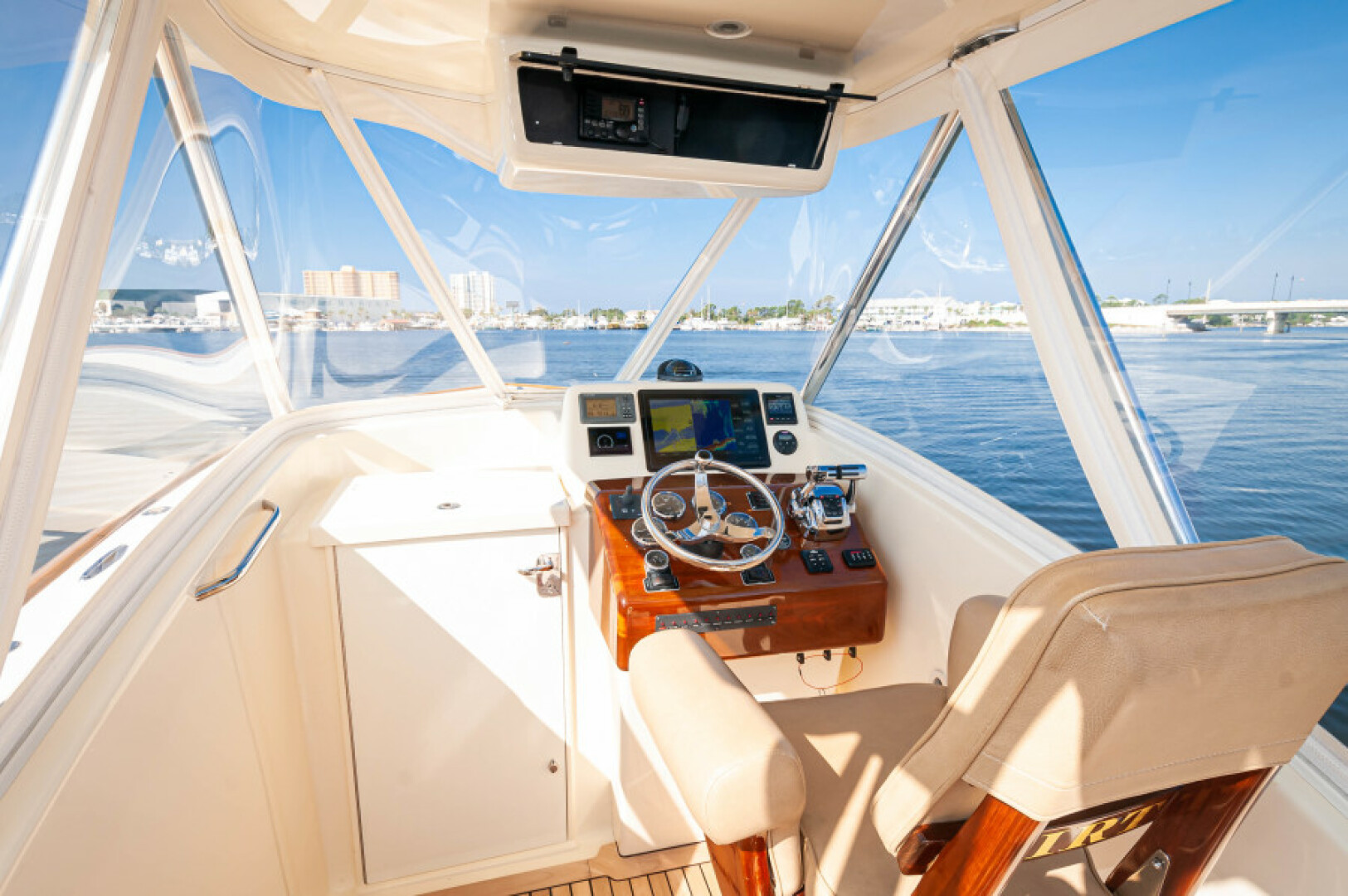 Slide: The Image of 2009 34 Jarrett Bay Walkaround Helm - 4368371