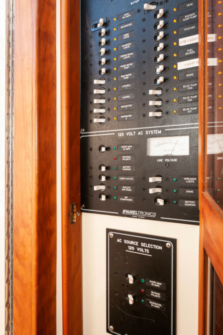 Slide: The Image of 2009 34 Jarrett Bay Walkaround- Breakers - 4368379