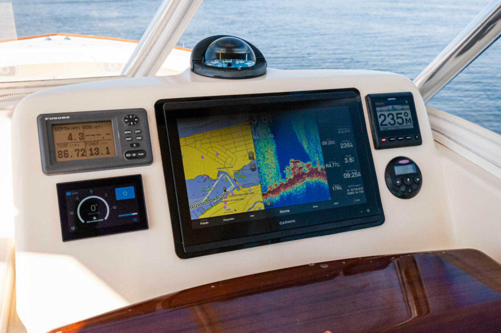 Slide: The Image of 2009 34 Jarrett Bay Walkaround- Helm - 4368393