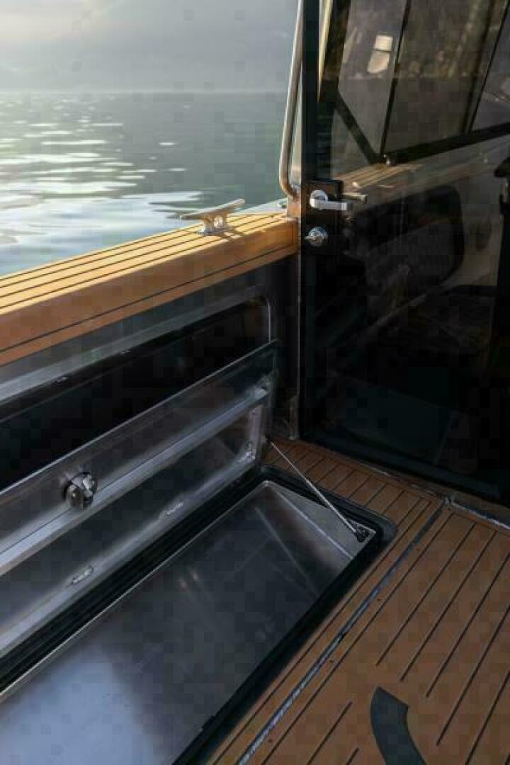Slide: The Image of Ice Chest with Option of Fish box with pumpout - 5303998