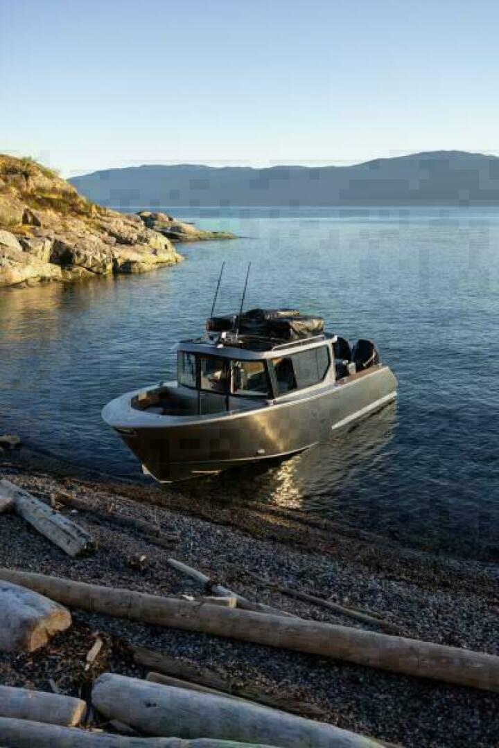 Slide: The Image of Beachable Aluminum Hull The Jasper Marine Defender 22 is made to be beach in multiple surfaces. - 5304097
