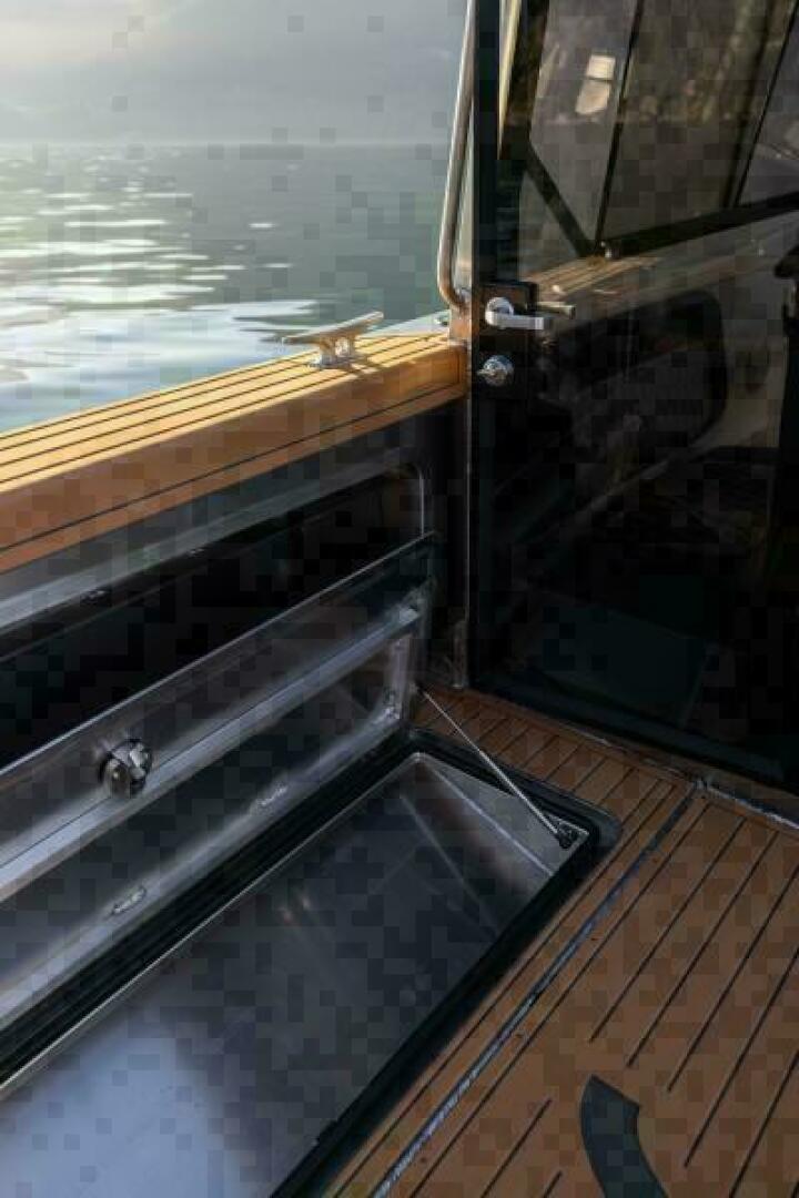 Slide: The Image of Ice Chest with Option of Fish box with pumpout - 5304162