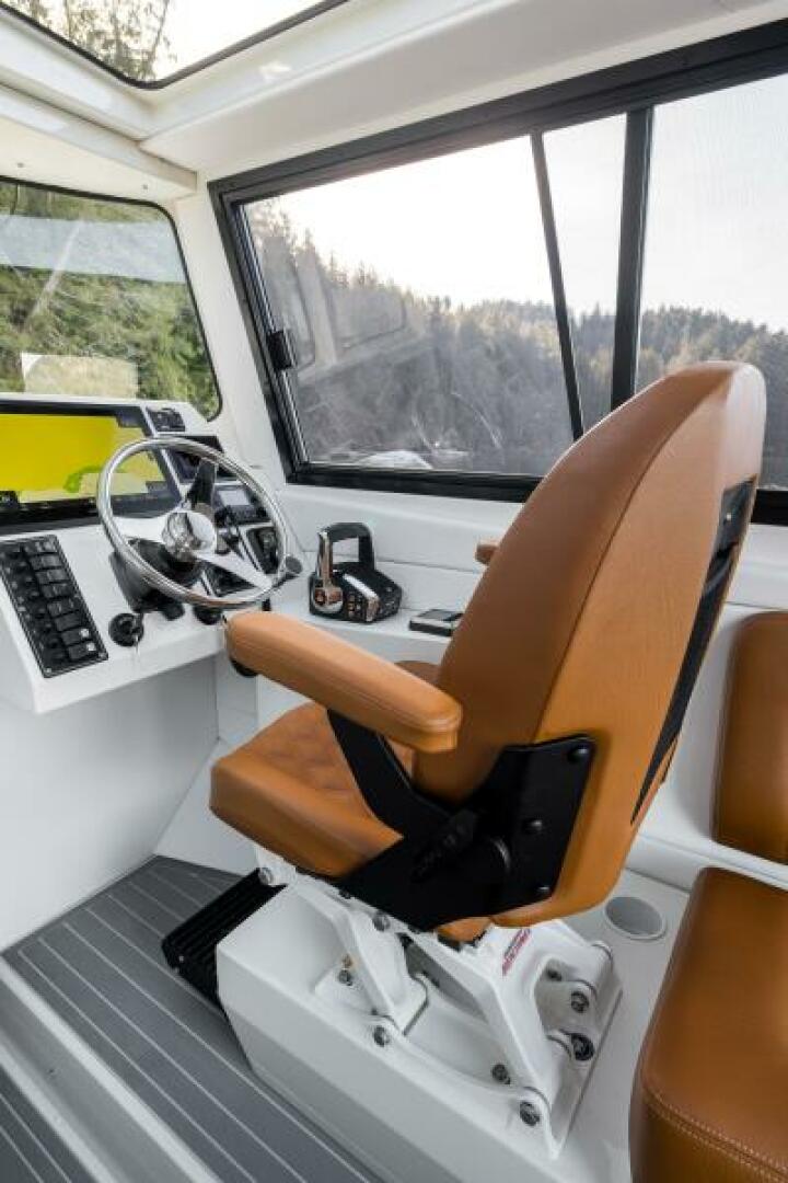 Slide: The Image of Jasper Marine Defender 22 - Storm Bow 2026 - 5262372
