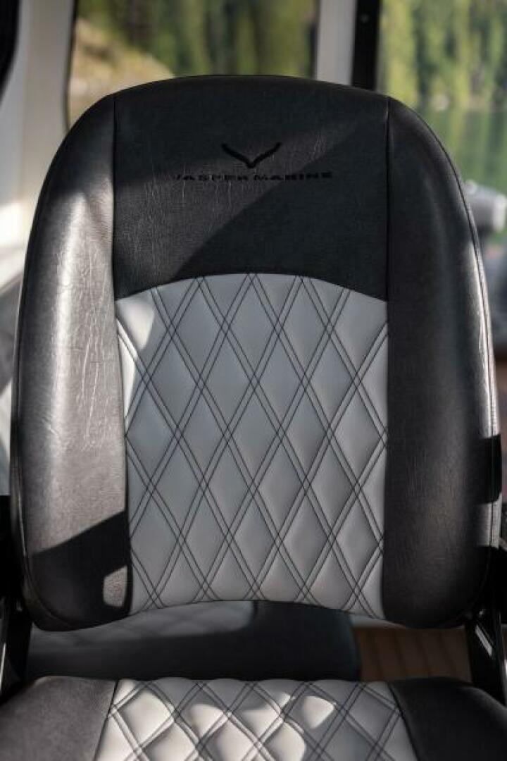 Slide: The Image of Jasper Marine Defender 22 - Storm Bow 2026 - 5262378