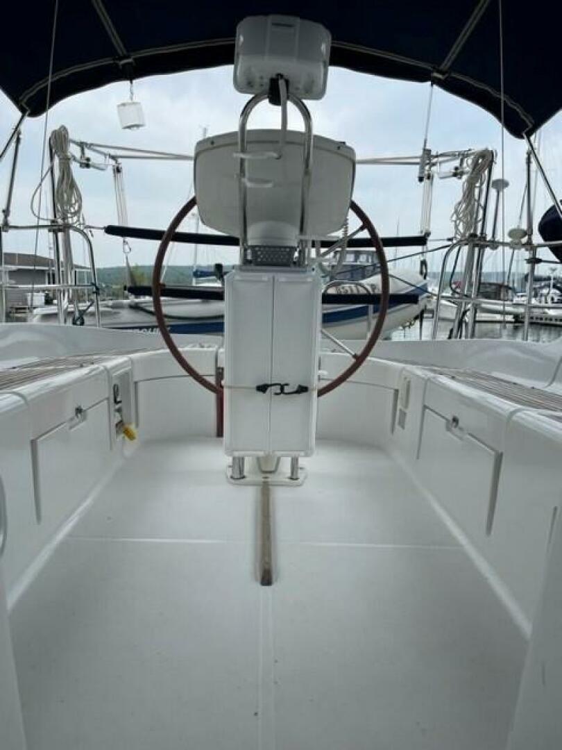 Slide: The Image of Jeanneau 37 Sun Odyssey 2004 - 5250436