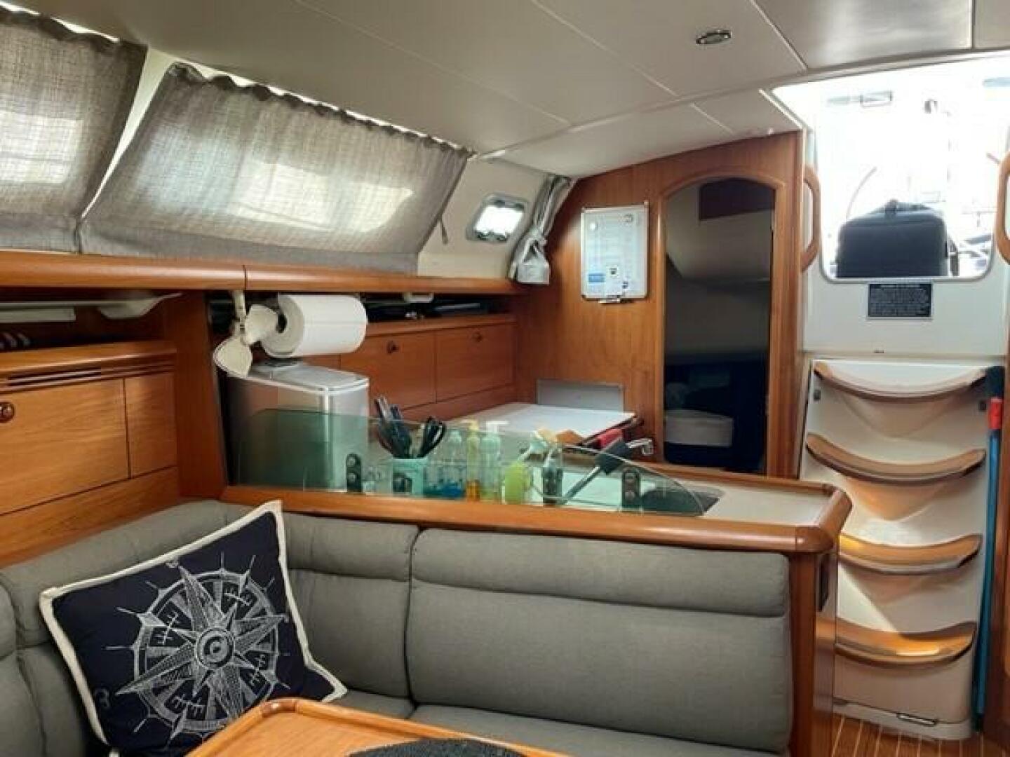 Slide: The Image of Jeanneau 37 Sun Odyssey 2004 - 5250439