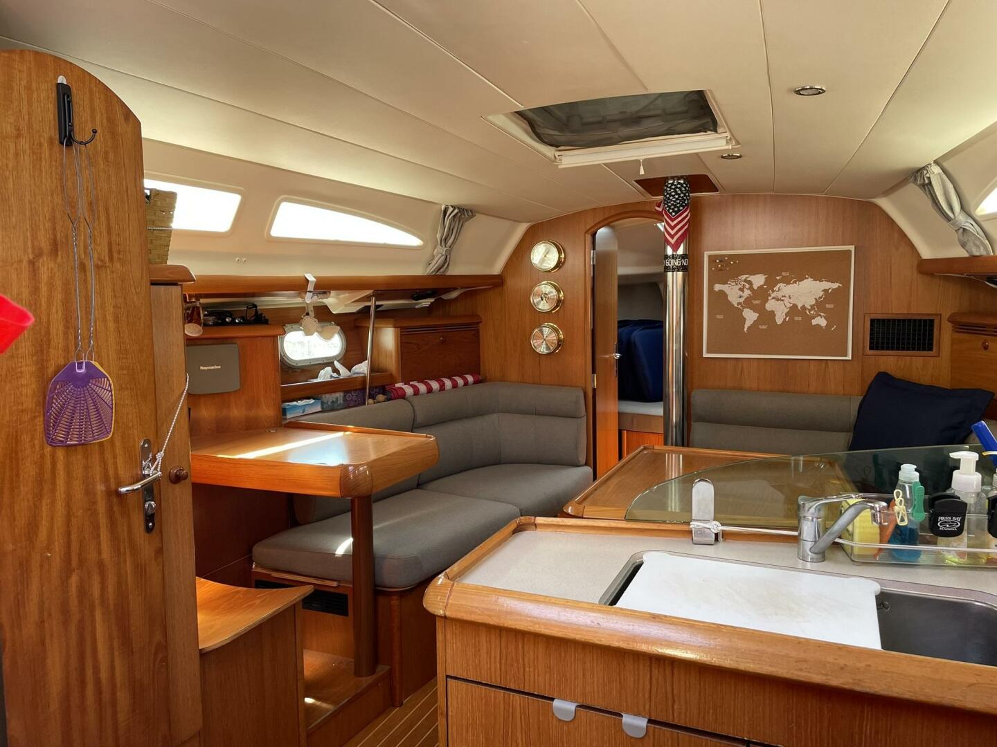 Slide: The Image of Jeanneau 37 Sun Odyssey 2004 - 5263700