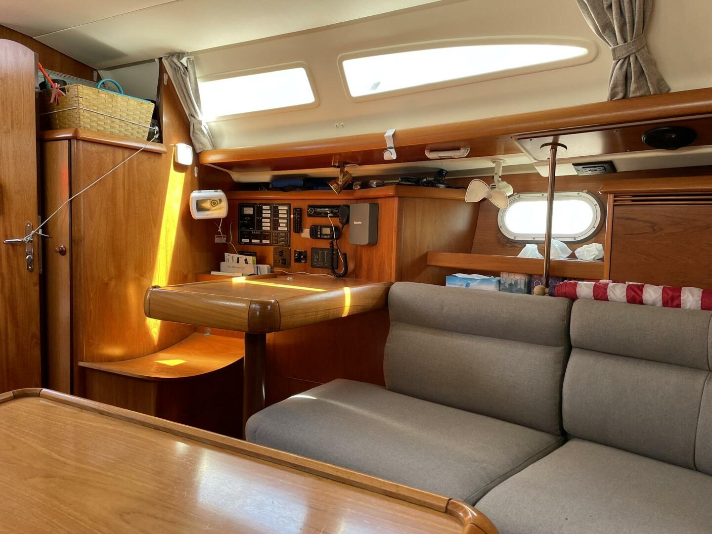 Slide: The Image of Jeanneau 37 Sun Odyssey 2004 - 5263702