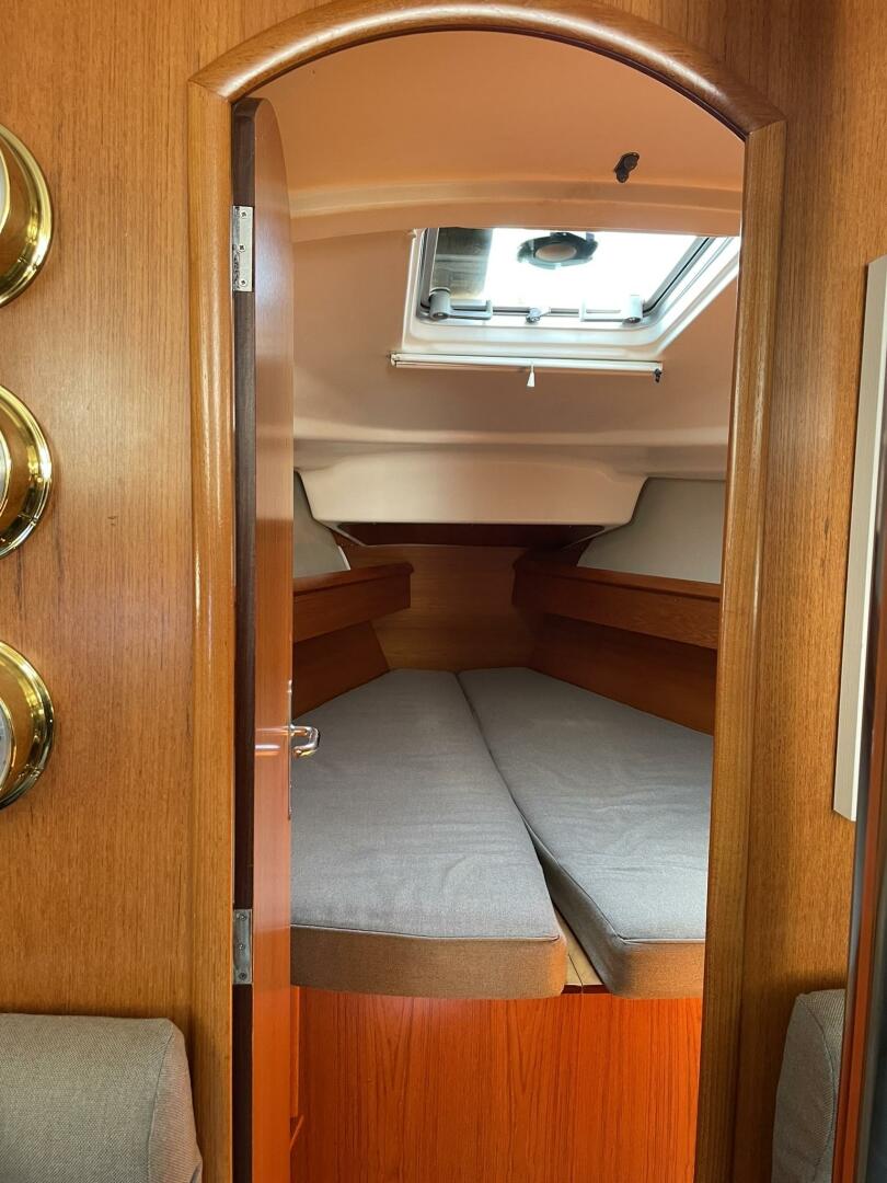 Slide: The Image of Jeanneau 37 Sun Odyssey 2004 - 5263710