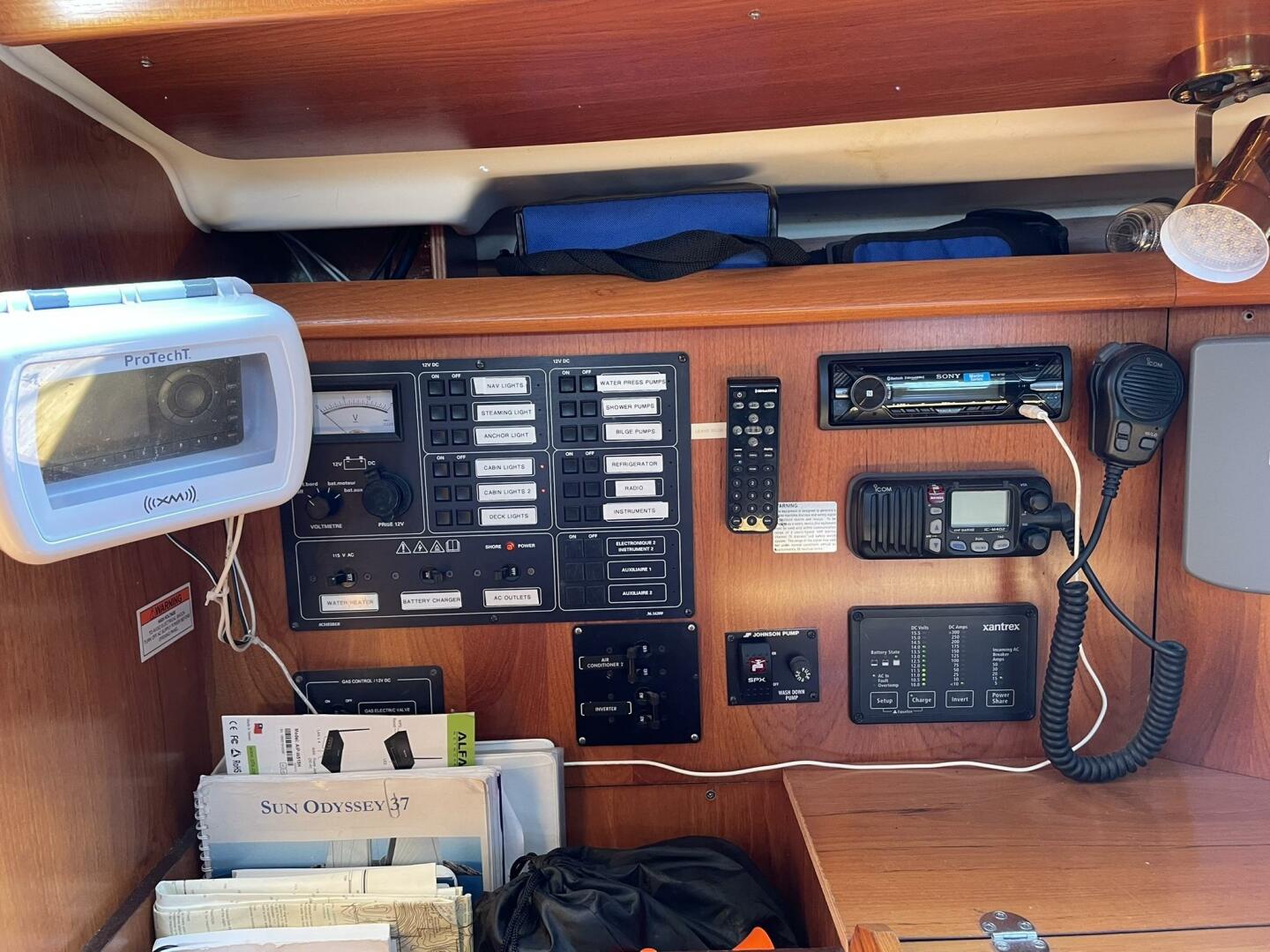 Slide: The Image of Jeanneau 37 Sun Odyssey 2004 - 5263718