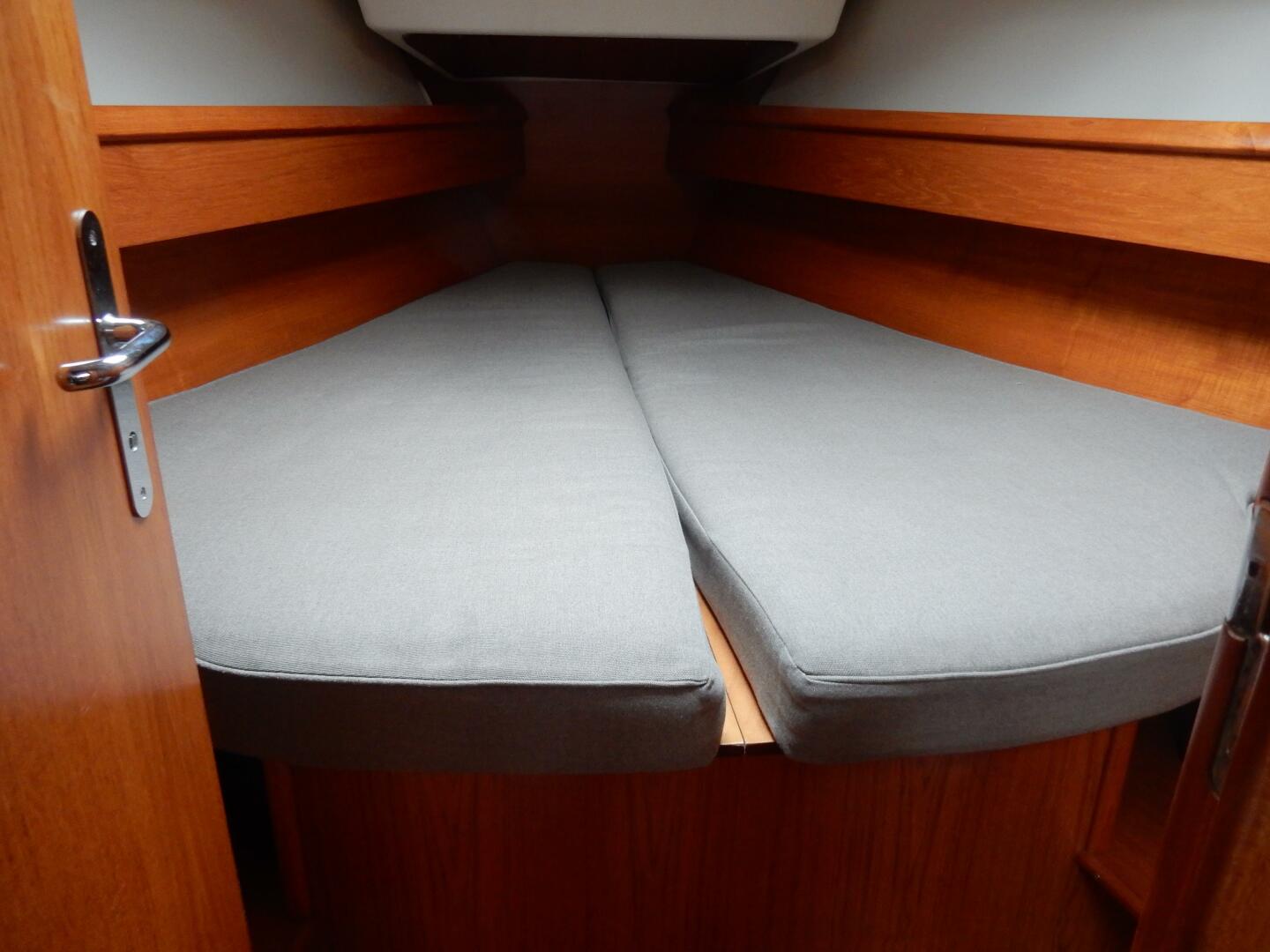 Slide: The Image of Jeanneau 37 Sun Odyssey 2004 - 5263770