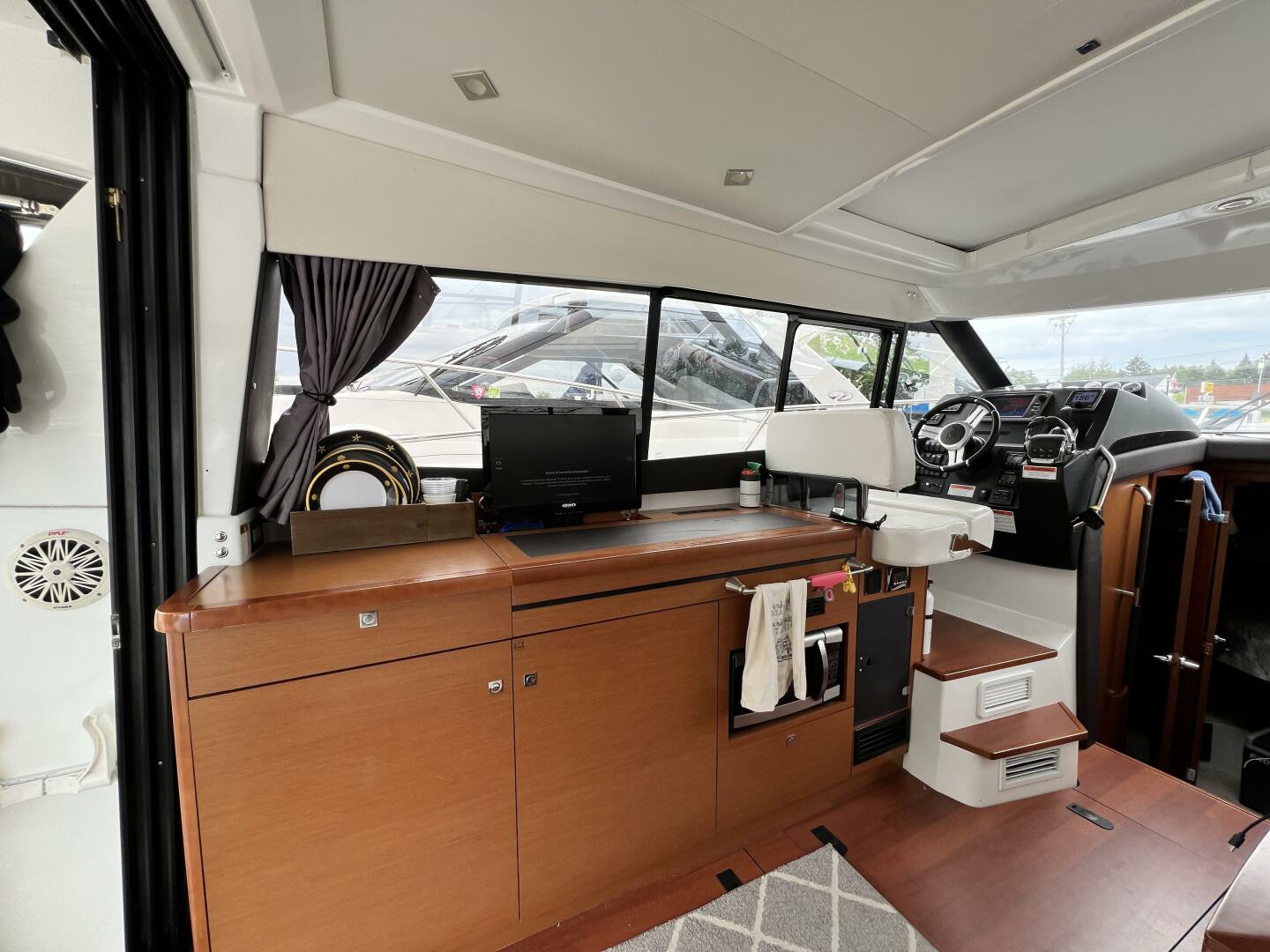 Slide: The Image of Port SIde TV and Helm Port side TV and Helm - 5454553