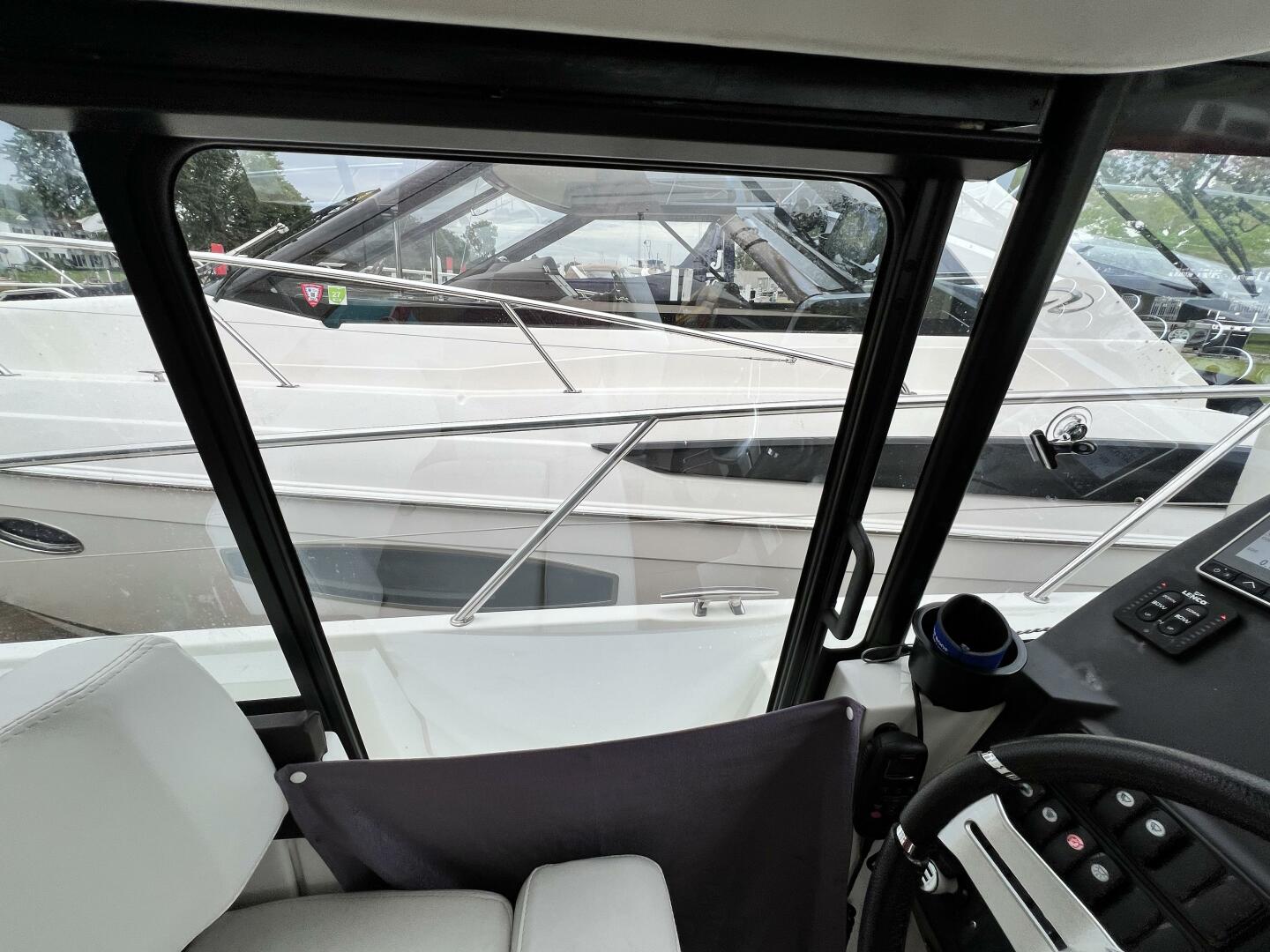 Slide: The Image of Portside door Portside door from Helm - 5454543