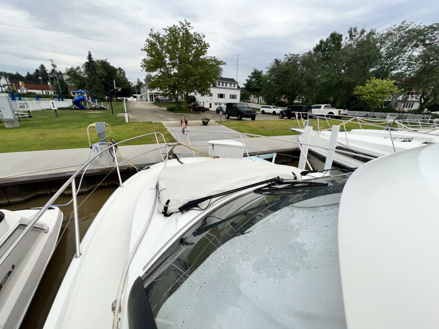 Slide: The Image of Sunpad Bow Looking forward bow with sunpad - 5454537